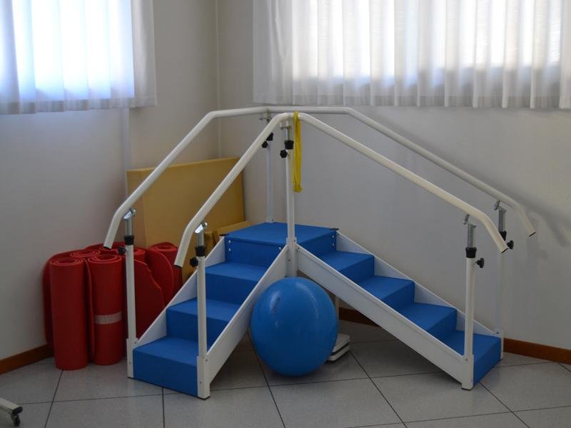APSP Via Marconi Dettaglio zona fisioterapia scala
